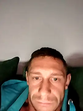 Snapshot of Dawidwi493_ chatting on 10/08/25, 01:03 Dawidwi493  online show from 10/08/25, 01:03