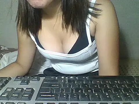 Skinny PinayGirljust18 online show from 04/19/26, 09:50