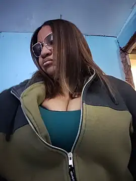 Snapshot of Avannay chatting on 07/21/26, 12:13 Avannay online show from 07/21/26, 12:13