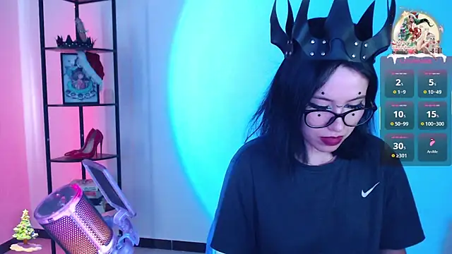 girldom online show from 12/17/25, 08:59