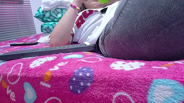 Alhara Luna online show from 04/14/26, 01:00