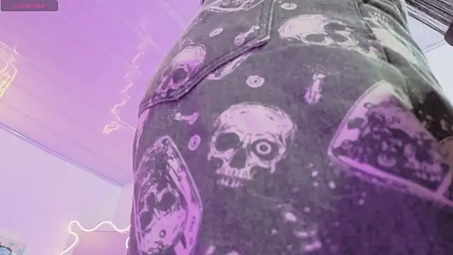 Snapshot of ZURY_TAY chatting on 02/13/26, 11:50 ZURY TAY online show from 02/13/26, 11:50