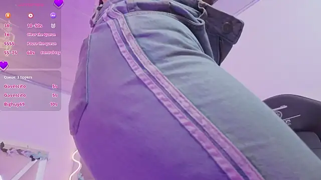 Snapshot of ZURY_TAY chatting on 02/16/26, 11:50 ZURY TAY online show from 02/16/26, 11:50