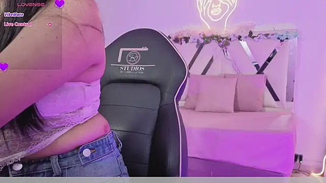 Snapshot of ZURY_TAY chatting on 02/20/26, 11:32 ZURY TAY online show from 02/20/26, 11:32