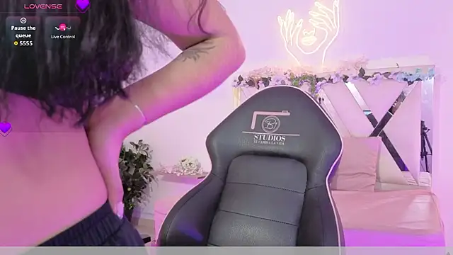 Snapshot of ZURY_TAY chatting on 02/21/26, 11:44 ZURY TAY online show from 02/21/26, 11:44