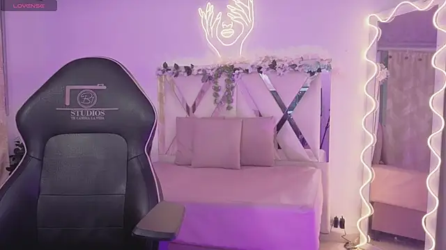 ZURY TAY online show from 04/17/26, 11:57