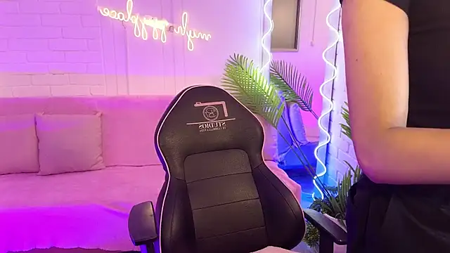 artemiss tay online show from 10/10/25, 07:24