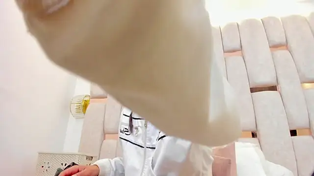 sarah ashbourne online show from 10/24/25, 12:45