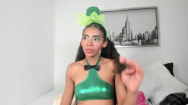 sarah ashbourne online show from 10/31/25, 04:24