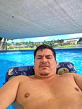 Snapshot of lucho8690 chatting on 10/18/25, 07:47 lucho8690 online show from 10/18/25, 07:47