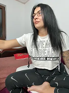 MiaKiittyy online show from 10/04/25, 04:38