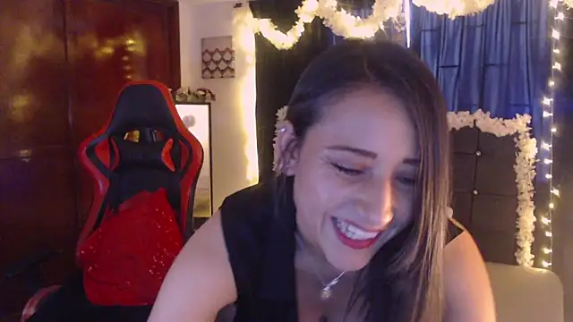 Snapshot of Sofia-mel chatting on 10/22/25, 09:25 Sofia-mel online show from 10/22/25, 09:25
