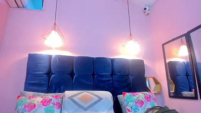 Snapshot of neferet_opal chatting on 02/14/26, 12:18 neferet opal online show from 02/14/26, 12:18