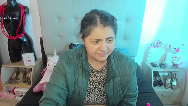 TifanyAmazinng online show from 12/03/25, 12:14