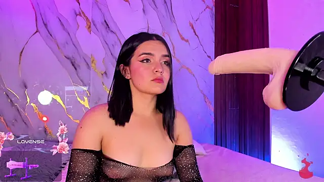 Snapshot of alicecute77 chatting on 02/06/26, 02:27 alicecute77 online show from 02/06/26, 02:27