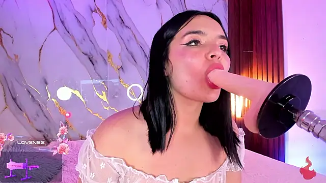 Snapshot of alicecute77 chatting on 02/18/26, 12:39 alicecute77 online show from 02/18/26, 12:39