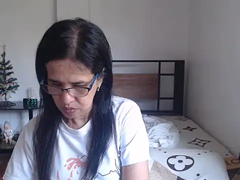 Prettysweetmum online show from 04/12/26, 06:40