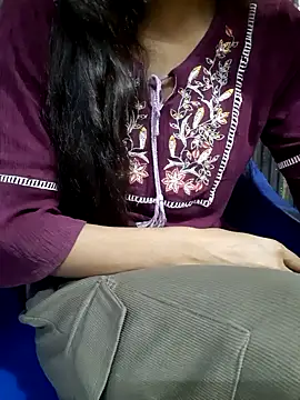 Aarti-kumri online show from 10/30/25, 04:52