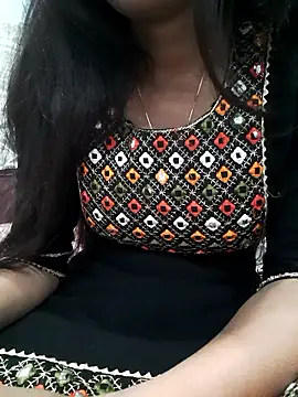 Aarti-kumri online show from 01/15/26, 05:05