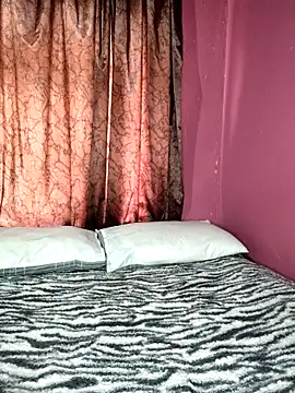 BrownRoxxane6 online show from 10/29/25, 11:01