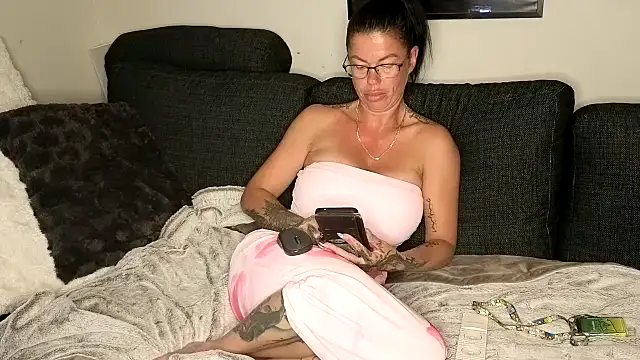 Snapshot of sexygilf82 chatting on 06/08/26, 07:36 sexygilf82 online show from 06/08/26, 07:36