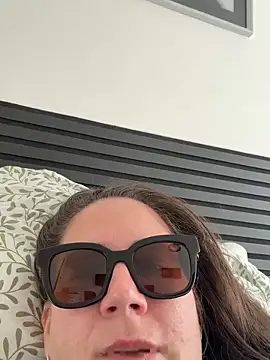 Snapshot of melanie75020 chatting on 02/16/26, 02:46 melanie75020 online show from 02/16/26, 02:46