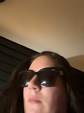 Snapshot of melanie75020 chatting on 03/03/26, 10:48 melanie75020 online show from 03/03/26, 10:48