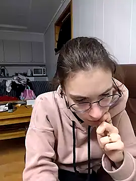 HoneySquirrel online show from 12/05/25, 04:14