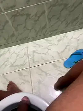 Snapshot of Kaua11225 chatting on 10/15/25, 11:38 Kaua11225 online show from 10/15/25, 11:38