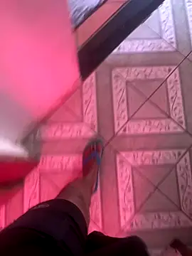 Snapshot of Kaua11225 chatting on 10/24/25, 12:12 Kaua11225 online show from 10/24/25, 12:12