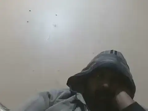 Snapshot of elpoop7305 chatting on 01/18/26, 10:46 elpoop7305 online show from 01/18/26, 10:46