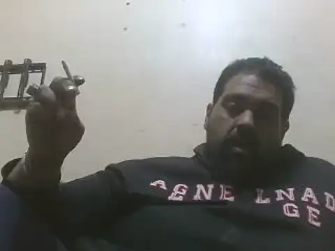 Snapshot of elpoop7305 chatting on 02/04/26, 10:04 elpoop7305 online show from 02/04/26, 10:04