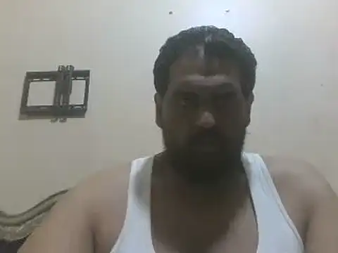 Snapshot of elpoop7305 chatting on 05/20/26, 03:56 elpoop7305 online show from 05/20/26, 03:56