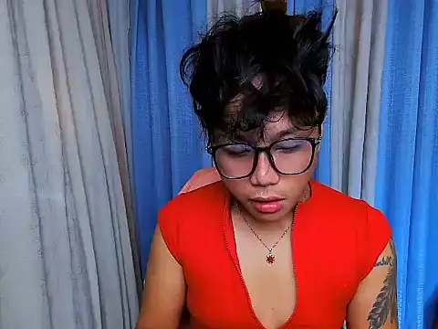 Snapshot of YourNikkieXxx chatting on 07/06/26, 05:37 YourNikkieXxx online show from 07/06/26, 05:37