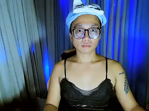 Snapshot of YourNikkieXxx chatting on 07/15/26, 12:32 YourNikkieXxx online show from 07/15/26, 12:32