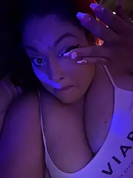 Snapshot of xHelloKitty chatting on 04/04/26, 12:46 xHelloKitty online show from 04/04/26, 12:46