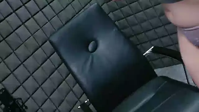 yinyin2kk6 online show from 10/22/25, 12:33