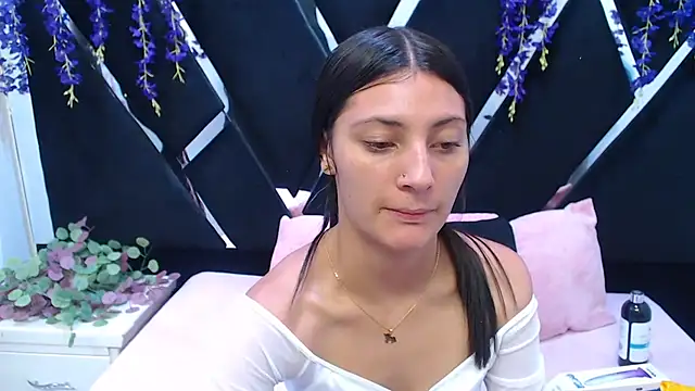  Luna Bennett online show from 04/07/26, 08:20