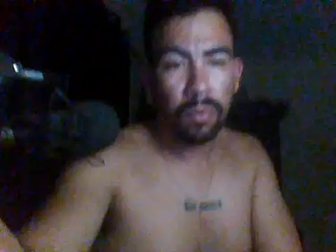 Snapshot of LarryVelazco1 chatting on 05/30/26, 04:09 LarryVelazco1 online show from 05/30/26, 04:09