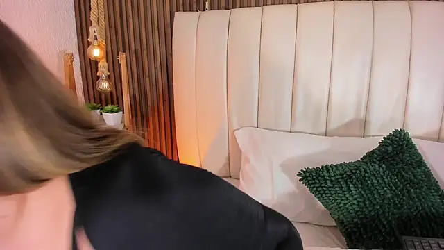 MiaVixen  online show from 01/07/26, 11:07