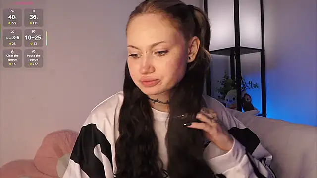 Snapshot of Alice_1n_Wonderland_ chatting on 09/19/25, 02:51 Alice 1n Wonderland online show from 09/19/25, 02:51