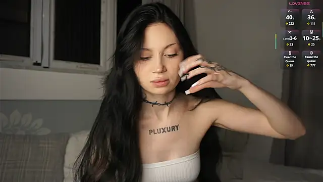 Snapshot of Alice_1n_Wonderland_ chatting on 10/17/25, 03:25 Alice 1n Wonderland online show from 10/17/25, 03:25