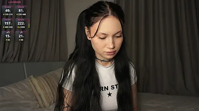 Snapshot of Alice_1n_Wonderland_ chatting on 10/18/25, 02:51 Alice 1n Wonderland online show from 10/18/25, 02:51