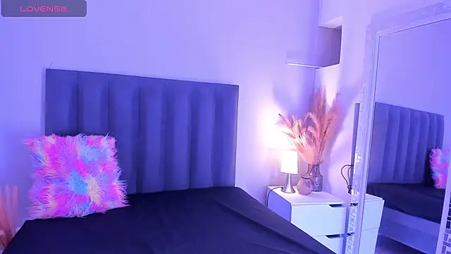 KendraChavez  online show from 12/04/25, 09:45