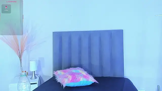 KendraChavez  online show from 12/17/25, 09:21