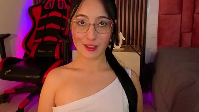 Snapshot of emily_vermont chatting on 01/17/26, 03:44 emily vermont online show from 01/17/26, 03:44