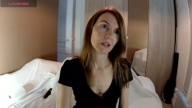 Snapshot of fanny_posy chatting on 06/29/26, 11:43 fanny posy online show from 06/29/26, 11:43