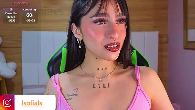 Snapshot of Abril_Velvet_a_ chatting on 02/18/26, 07:43 Abril Velvet a online show from 02/18/26, 07:43