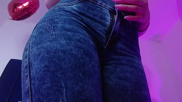 Annie switt online show from 04/09/26, 04:45