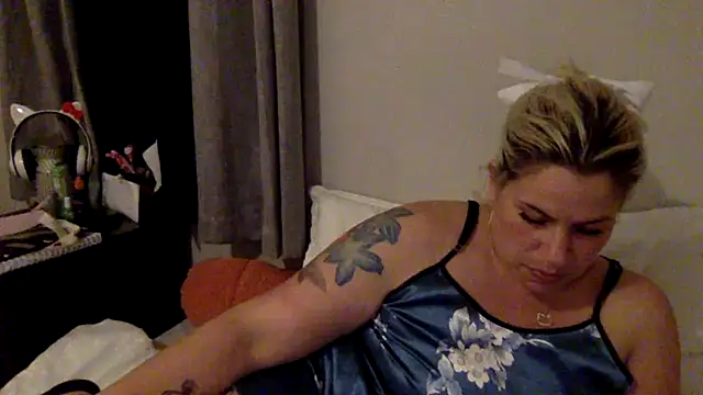 toomuchofafreak online show from 02/15/26, 07:51